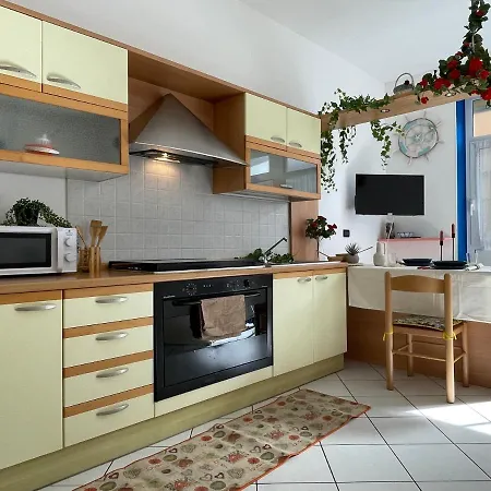 Appartamento Lungomare 2 Locali Sul Mare Con A/c *