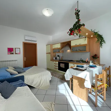 Lungomare 2 Locali Sul Mare Con A/c Borghetto Santo Spirito